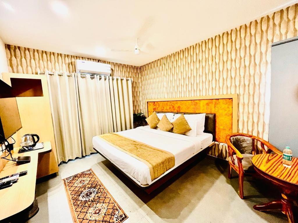 Hotel Lake View Airport Zone Hyderabad Exteriör bild