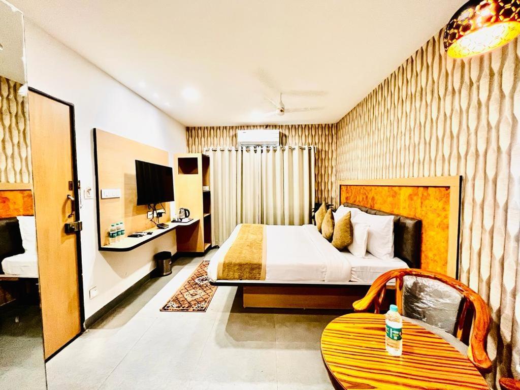 Hotel Lake View Airport Zone Hyderabad Exteriör bild
