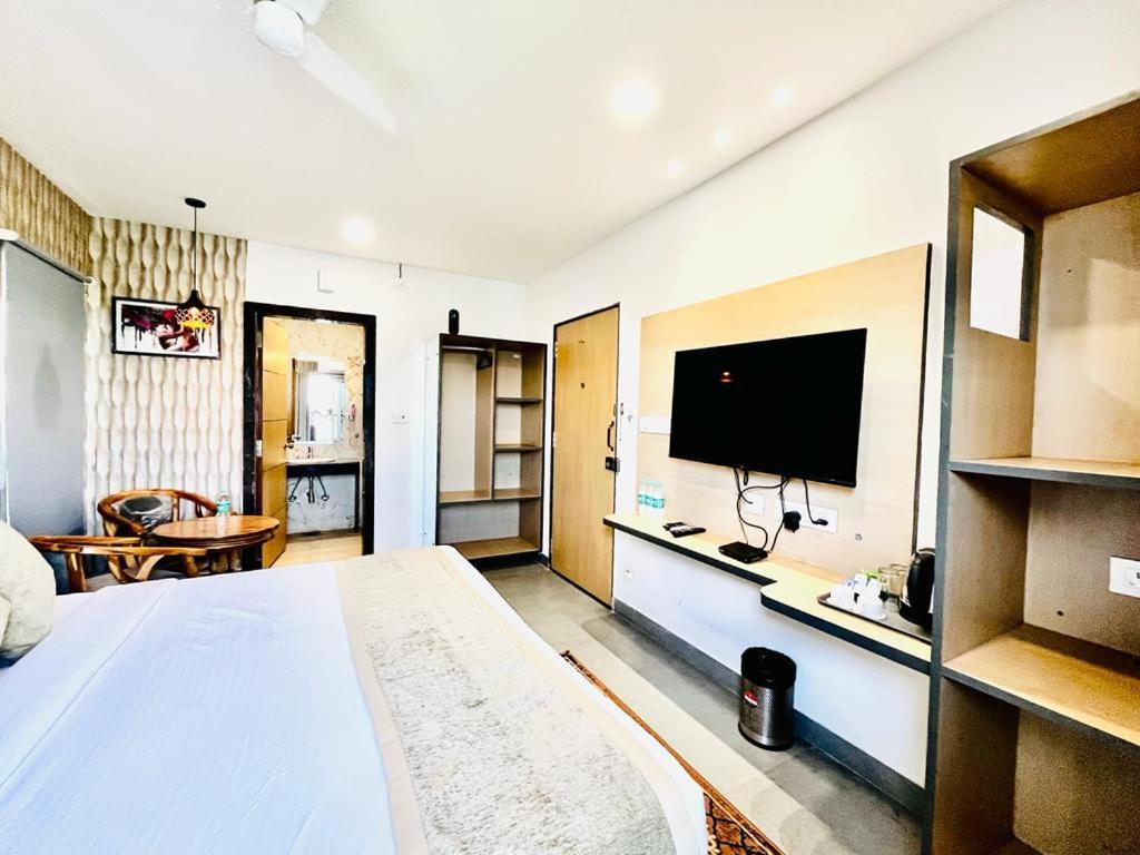 Hotel Lake View Airport Zone Hyderabad Exteriör bild