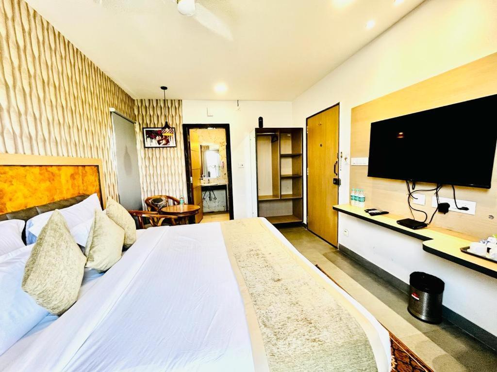 Hotel Lake View Airport Zone Hyderabad Exteriör bild