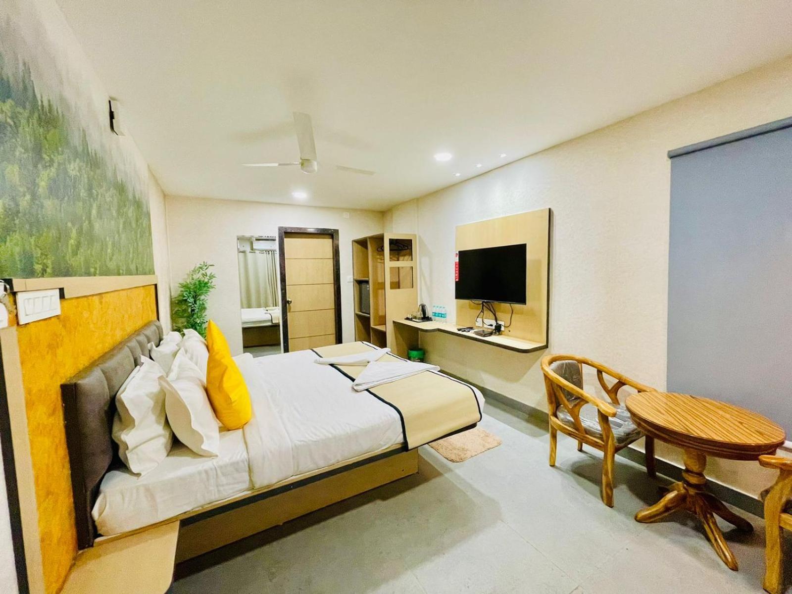 Hotel Lake View Airport Zone Hyderabad Exteriör bild