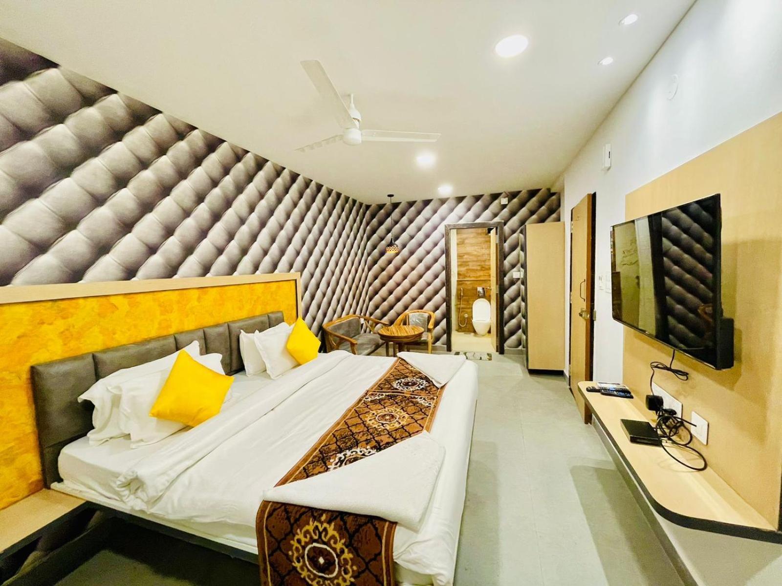 Hotel Lake View Airport Zone Hyderabad Exteriör bild