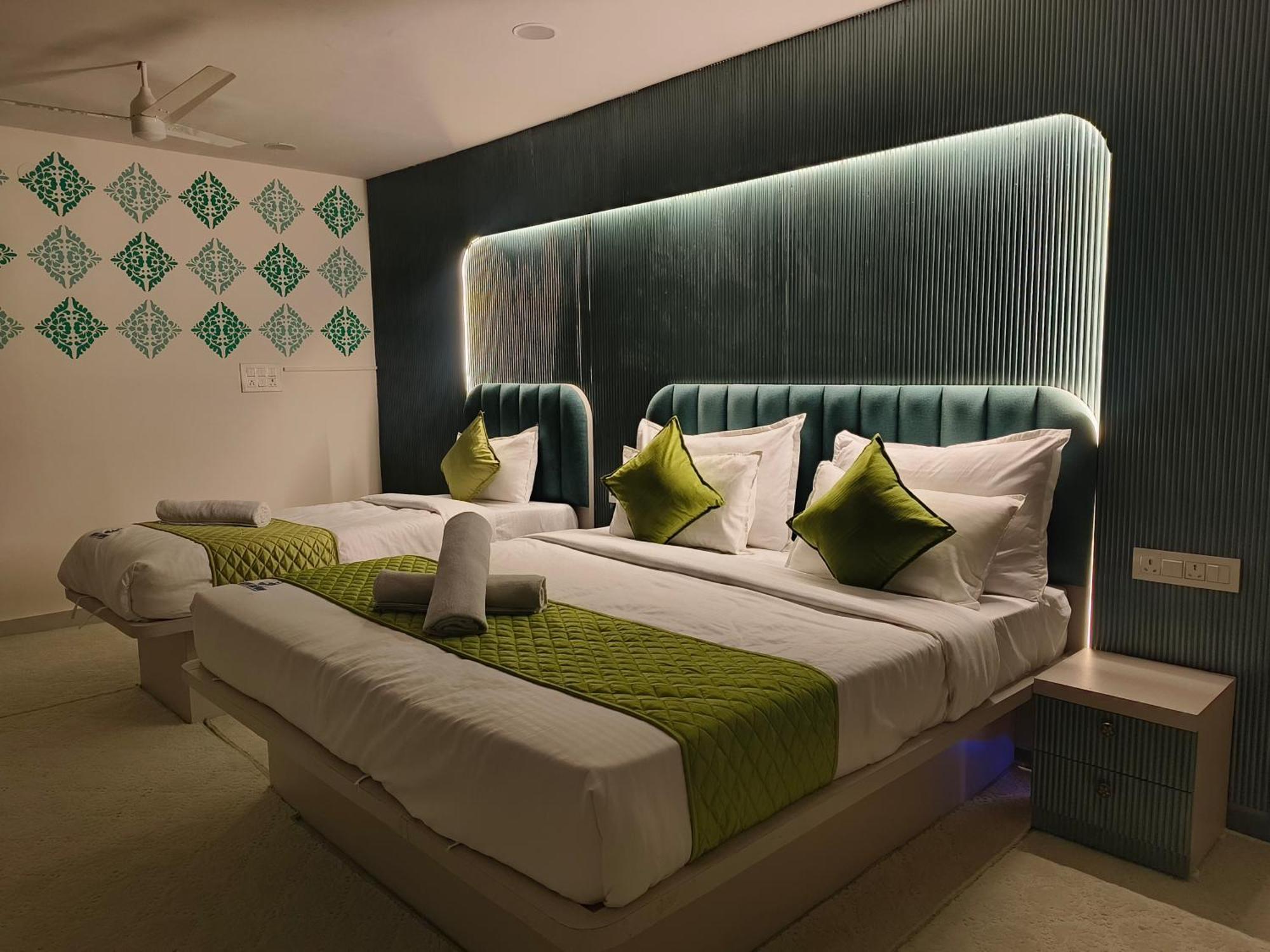 Hotel Lake View Airport Zone Hyderabad Exteriör bild