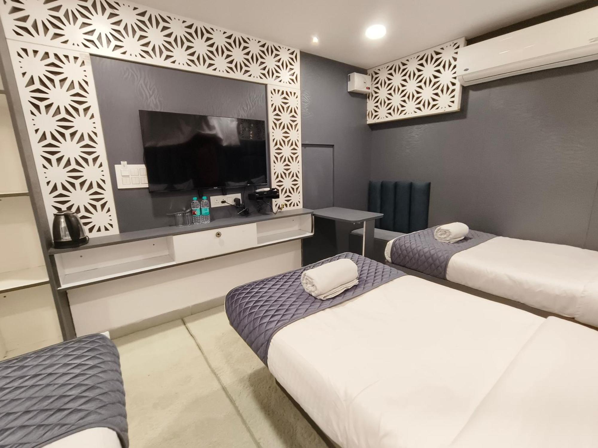 Hotel Lake View Airport Zone Hyderabad Exteriör bild